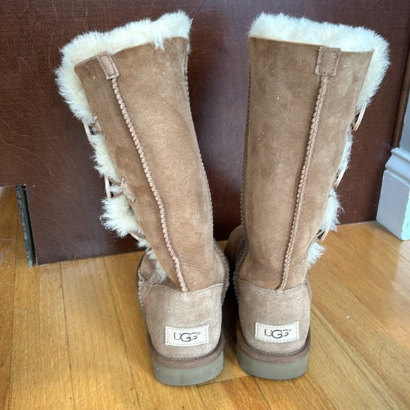 UGG Bailey Button Triplet 11 Boot size 6 - Picture 2 of 4